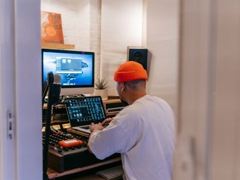 Como-Ganhar-Dinheiro-com-Plataformas-de-Streaming-em-2025-7-Estrategias-que-Funcionam-de-Verdade Como Ganhar Dinheiro com Plataformas de Streaming em 2025: 7 Estratégias que Funcionam de Verdade!