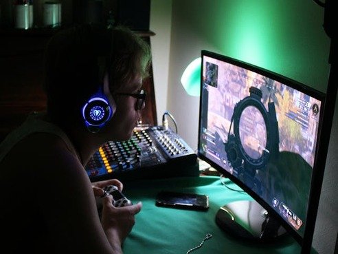 Como-Monetizar-no-Twitch-10-Maneiras-de-Ganhar-Dinheiro-em-2025 Como Monetizar no Twitch: 10 Maneiras de Ganhar Dinheiro em 2025!