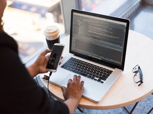 Nomade-Digital-em-2025-Como-Trabalhar-Viajando-e-Ganhar-em-Dolar-Mesmo-Comecando-do-Zero-3 Nômade Digital em 2025: Como Trabalhar Viajando e Ganhar em Dólar (Mesmo Começando do Zero)!