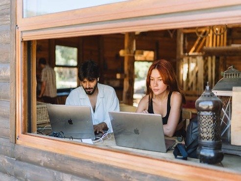 Nomade-Digital-em-2025-Como-Trabalhar-Viajando-e-Ganhar-em-Dolar-Mesmo-Comecando-do-Zero-4 Nômade Digital em 2025: Como Trabalhar Viajando e Ganhar em Dólar (Mesmo Começando do Zero)!