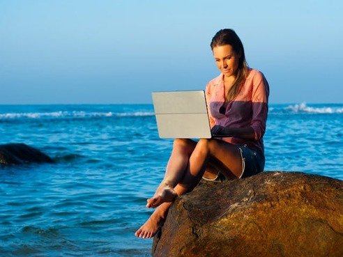 Nomade-Digital-em-2025-Como-Trabalhar-Viajando-e-Ganhar-em-Dolar-Mesmo-Comecando-do-Zero Nômade Digital em 2025: Como Trabalhar Viajando e Ganhar em Dólar (Mesmo Começando do Zero)!